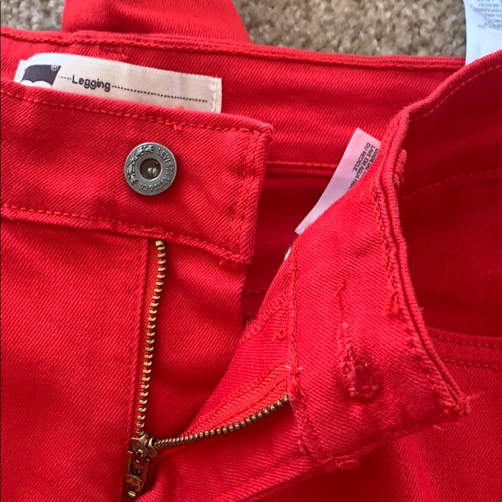☘️NWOT ☘️Red LEVIS size 6M W28L32 - Picture 14 of 15